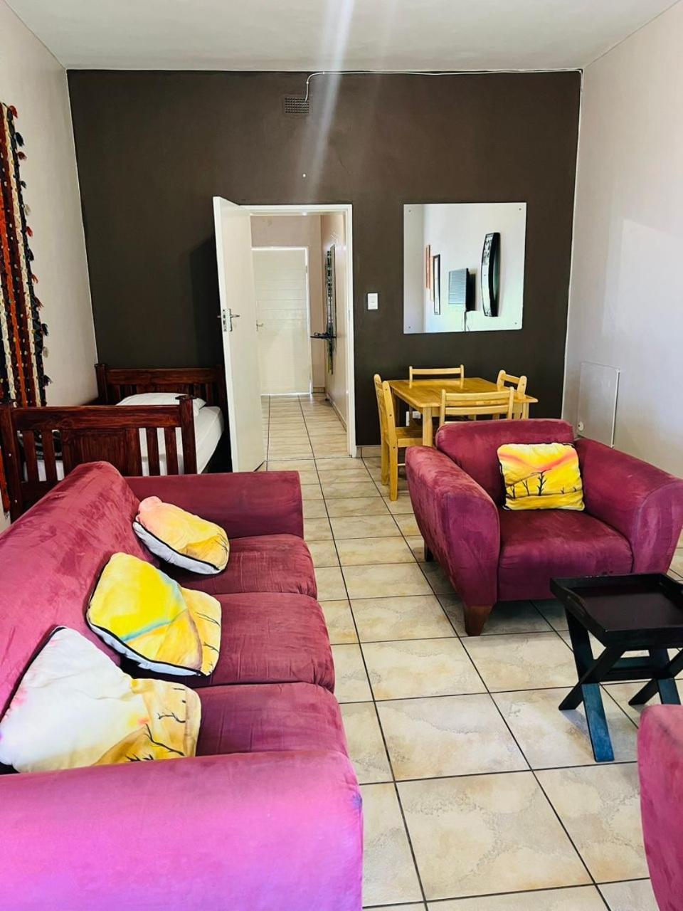 Stern Self Catering Apartments Windhoek Bagian luar foto