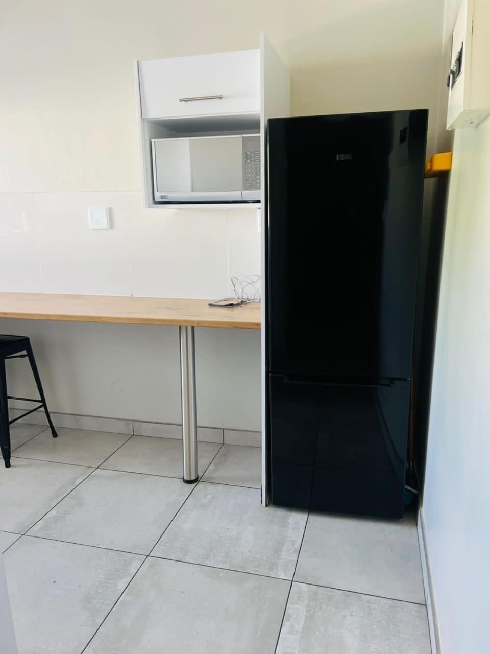 Stern Self Catering Apartments Windhoek Bagian luar foto