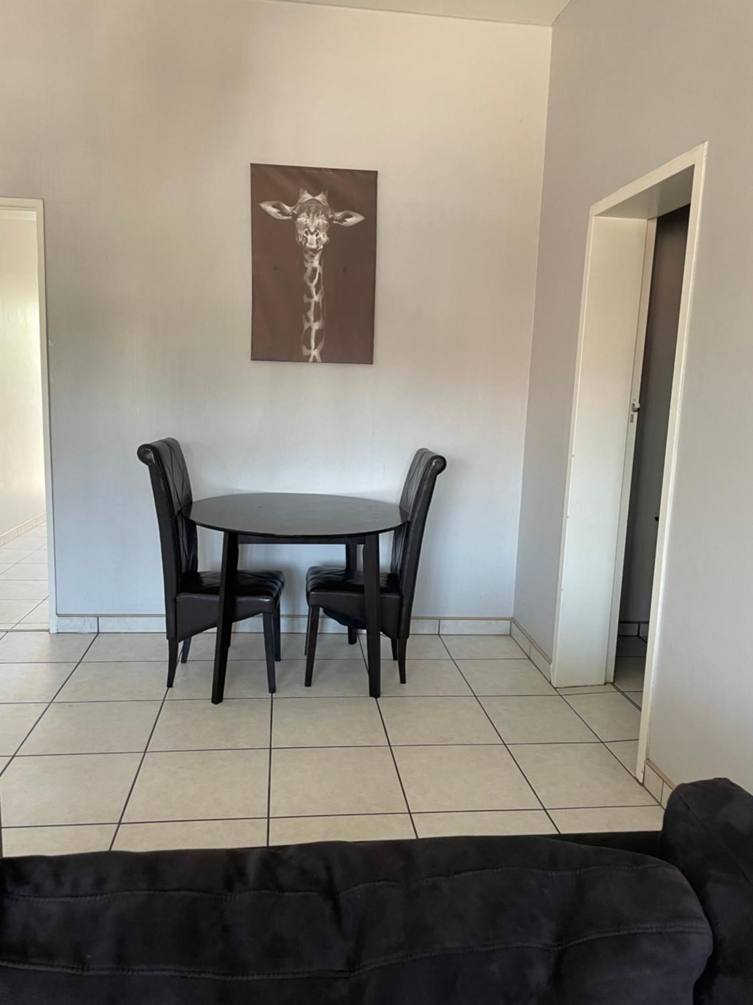 Stern Self Catering Apartments Windhoek Bagian luar foto