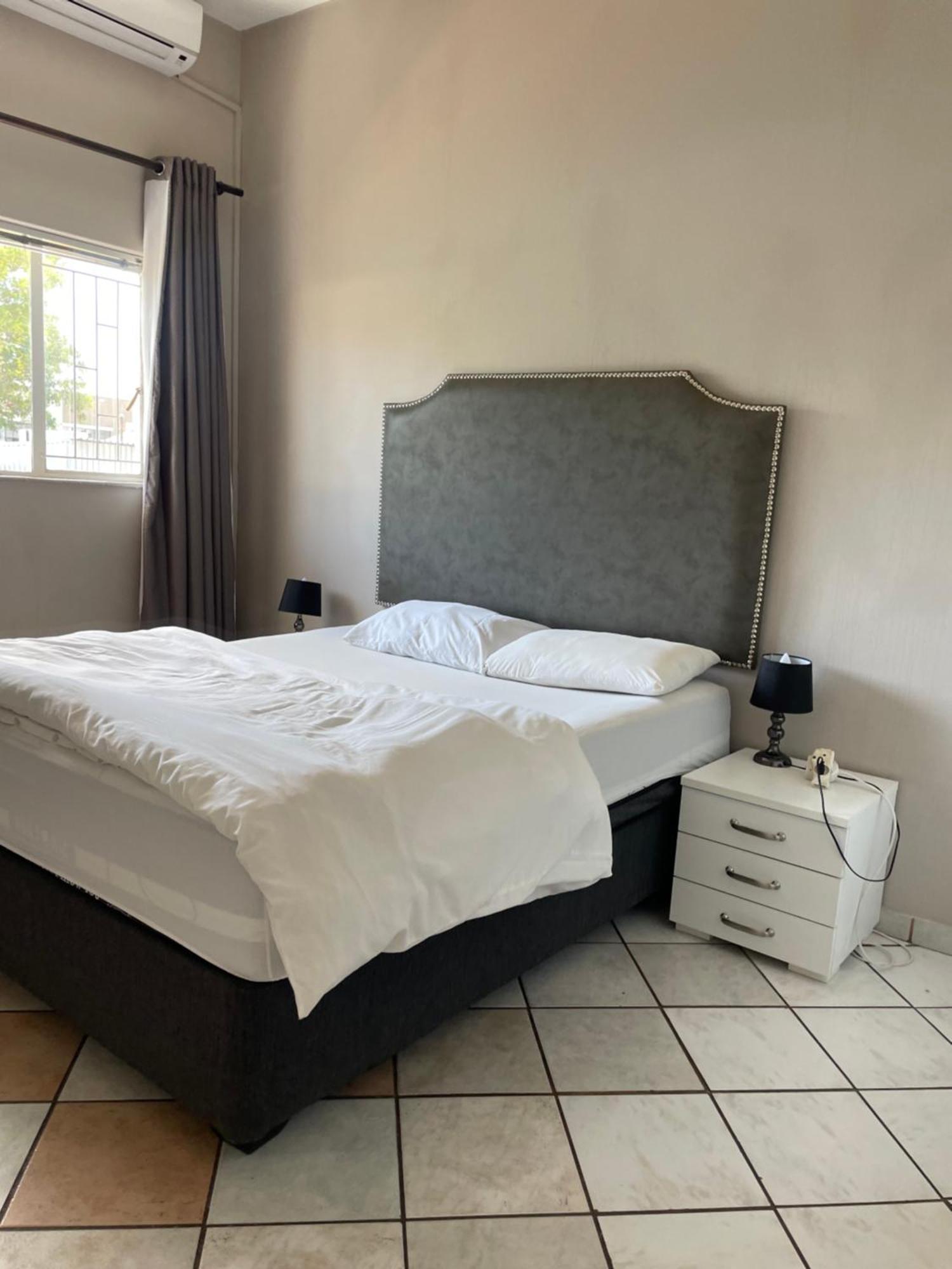 Stern Self Catering Apartments Windhoek Bagian luar foto