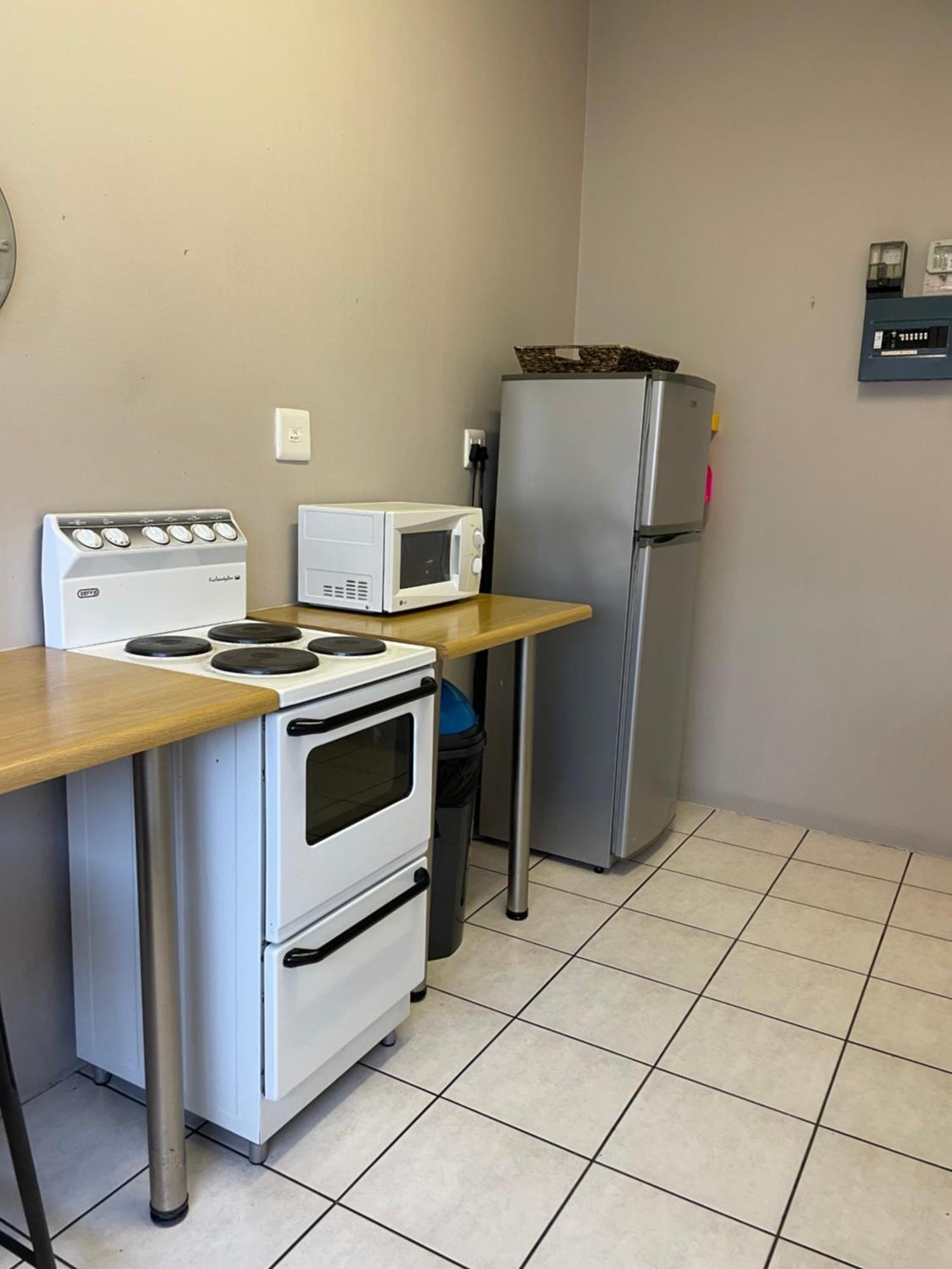 Stern Self Catering Apartments Windhoek Bagian luar foto