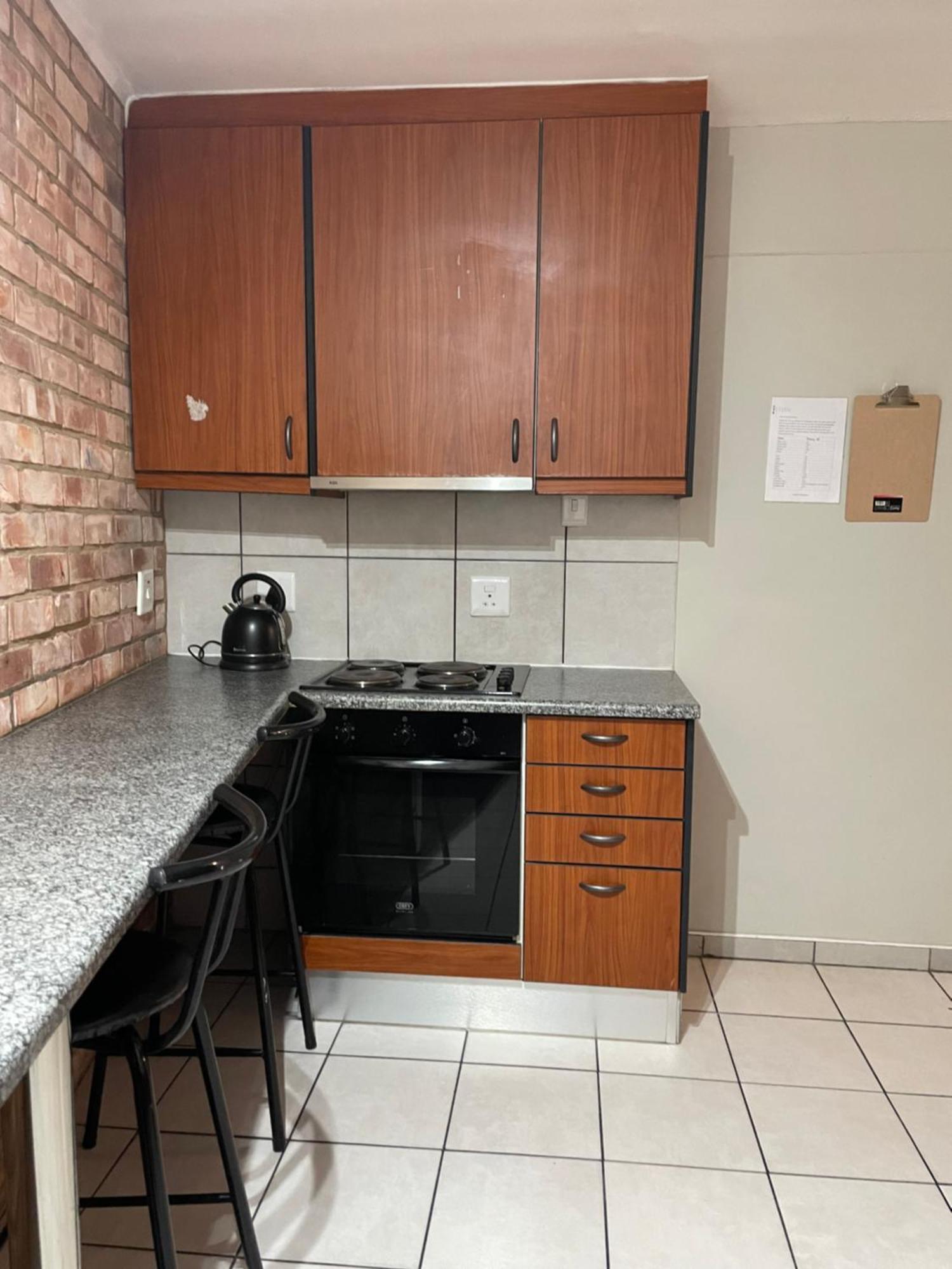 Stern Self Catering Apartments Windhoek Bagian luar foto