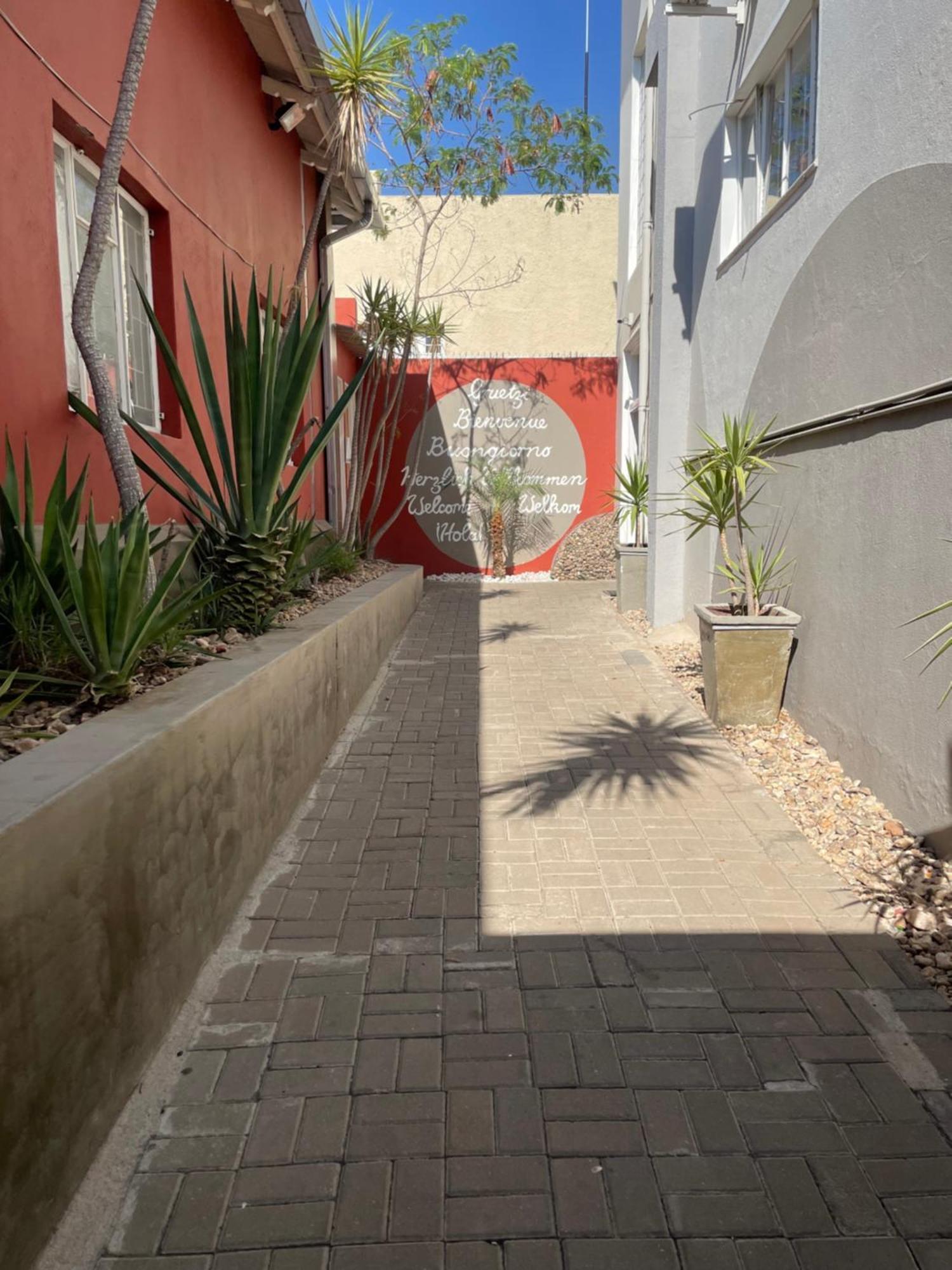 Stern Self Catering Apartments Windhoek Bagian luar foto