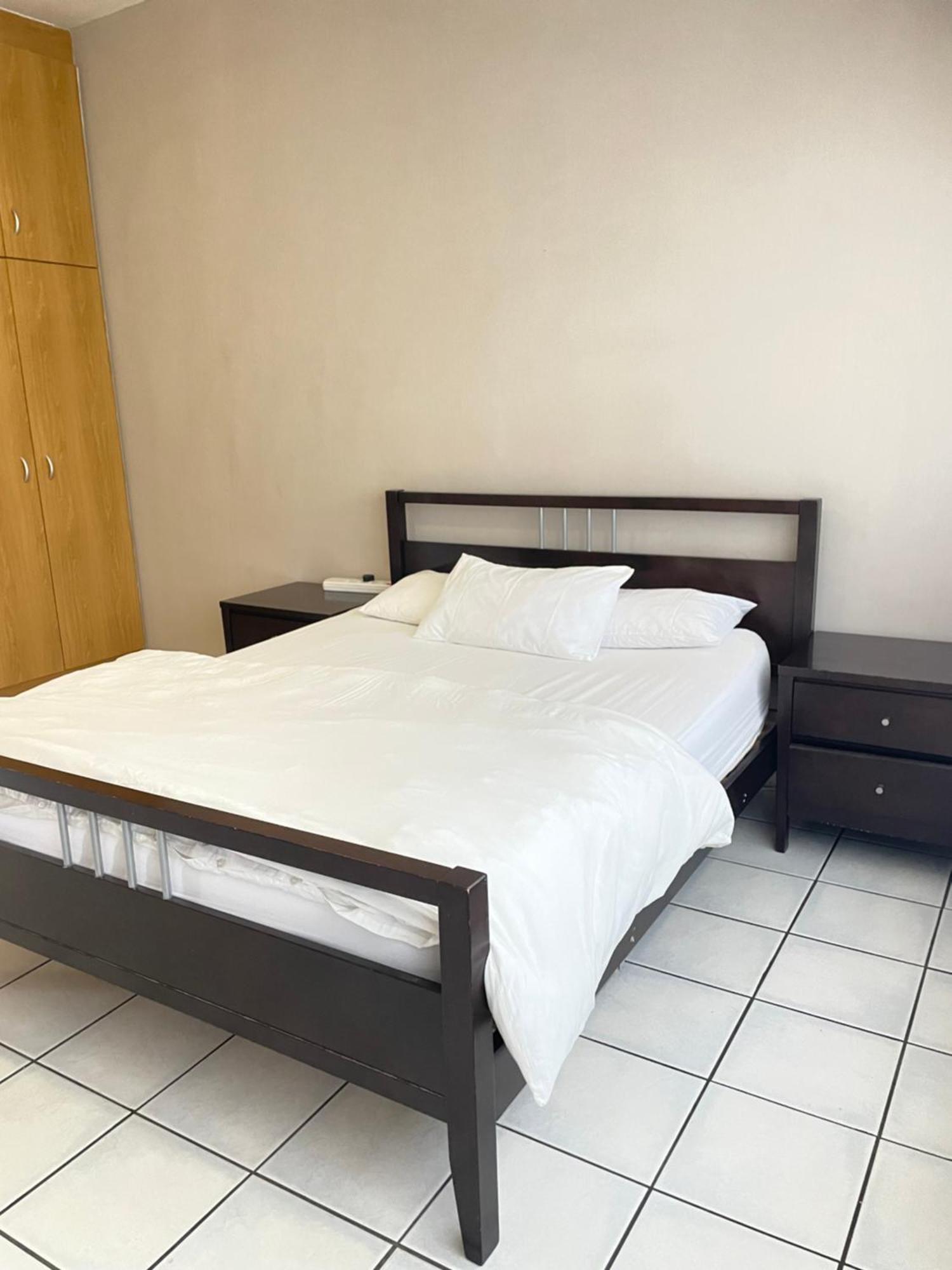 Stern Self Catering Apartments Windhoek Bagian luar foto