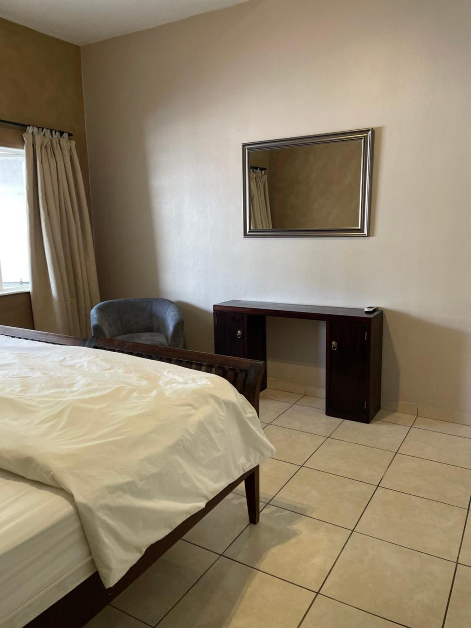 Stern Self Catering Apartments Windhoek Bagian luar foto