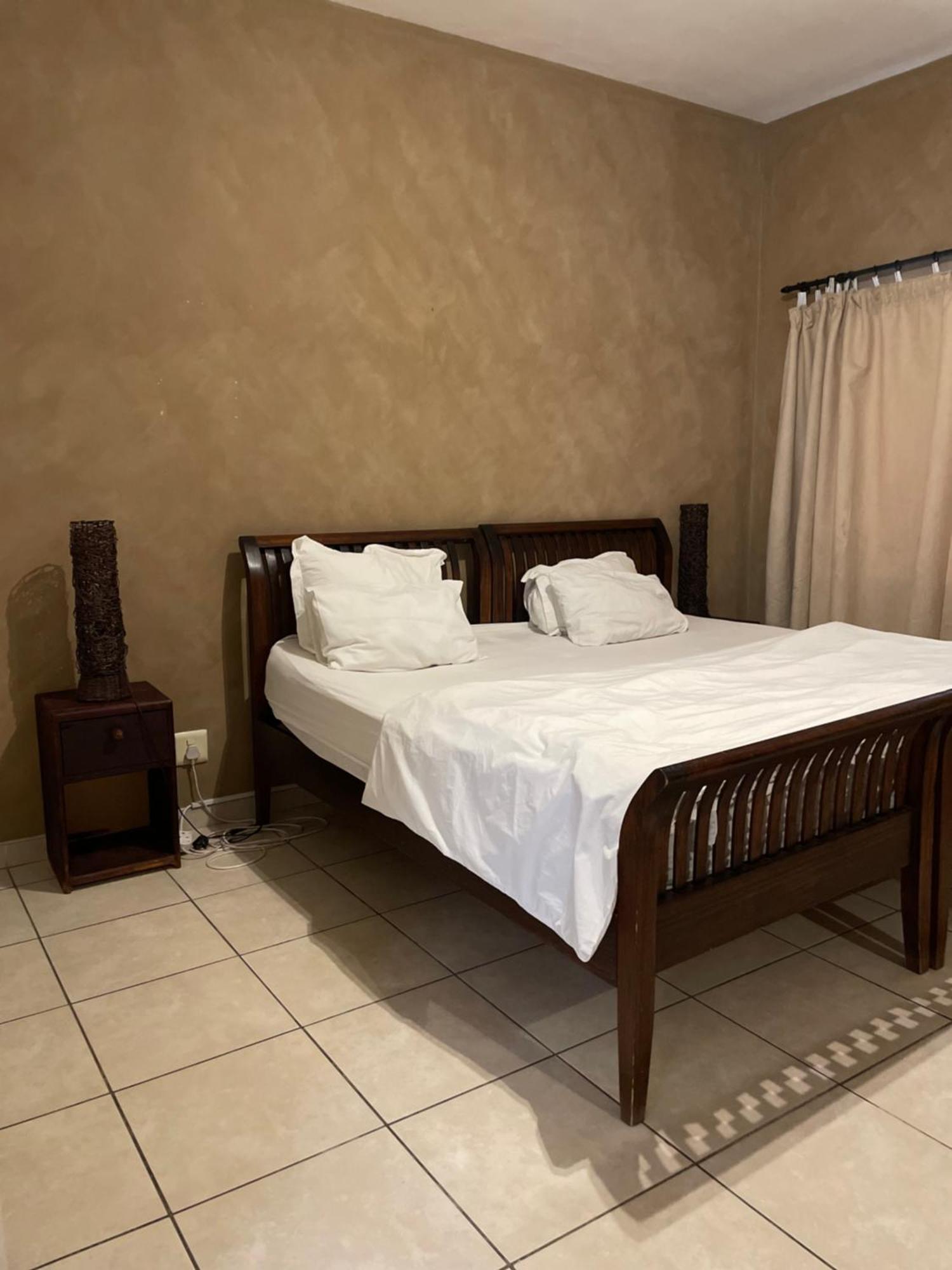 Stern Self Catering Apartments Windhoek Bagian luar foto