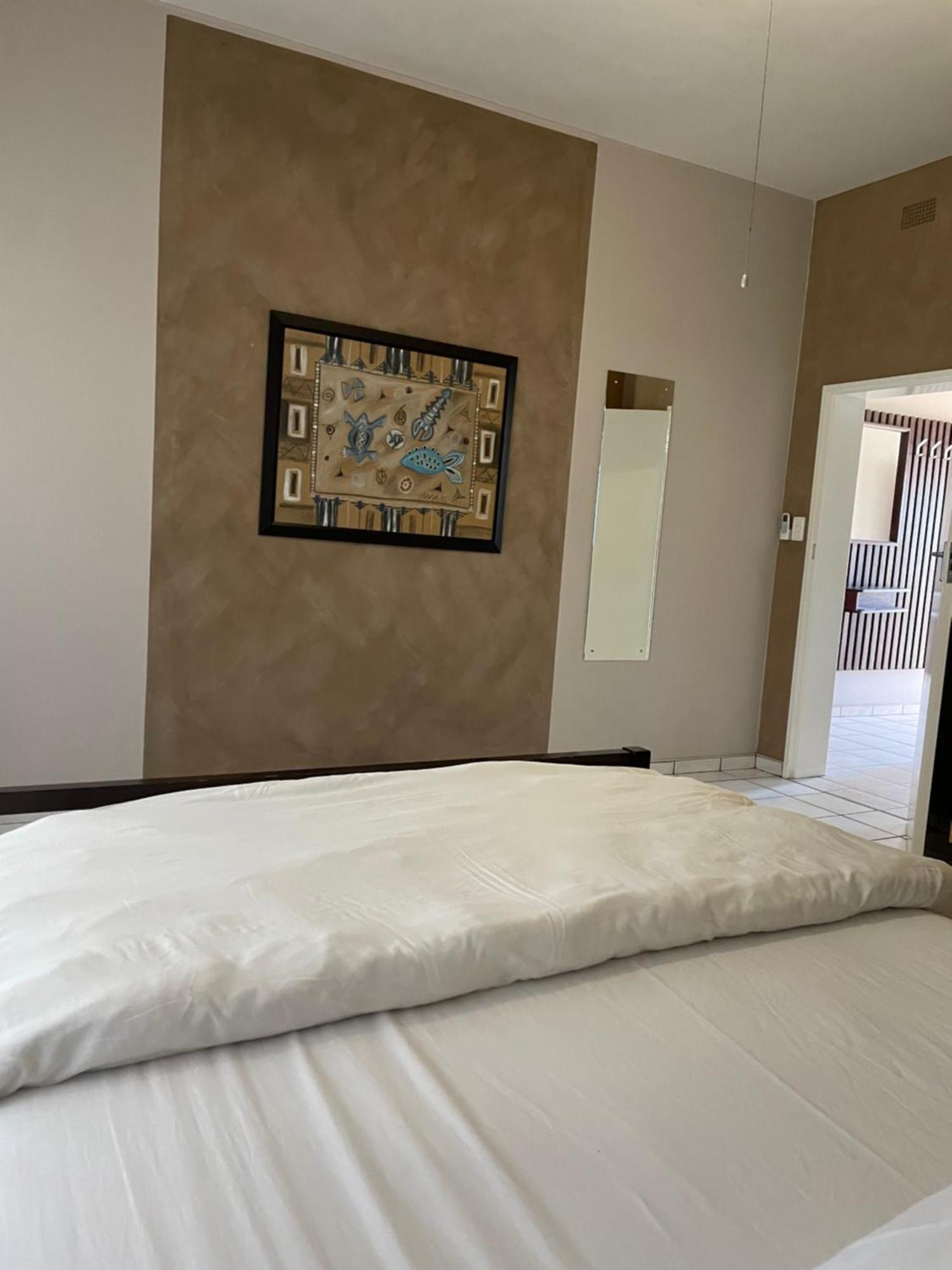 Stern Self Catering Apartments Windhoek Bagian luar foto