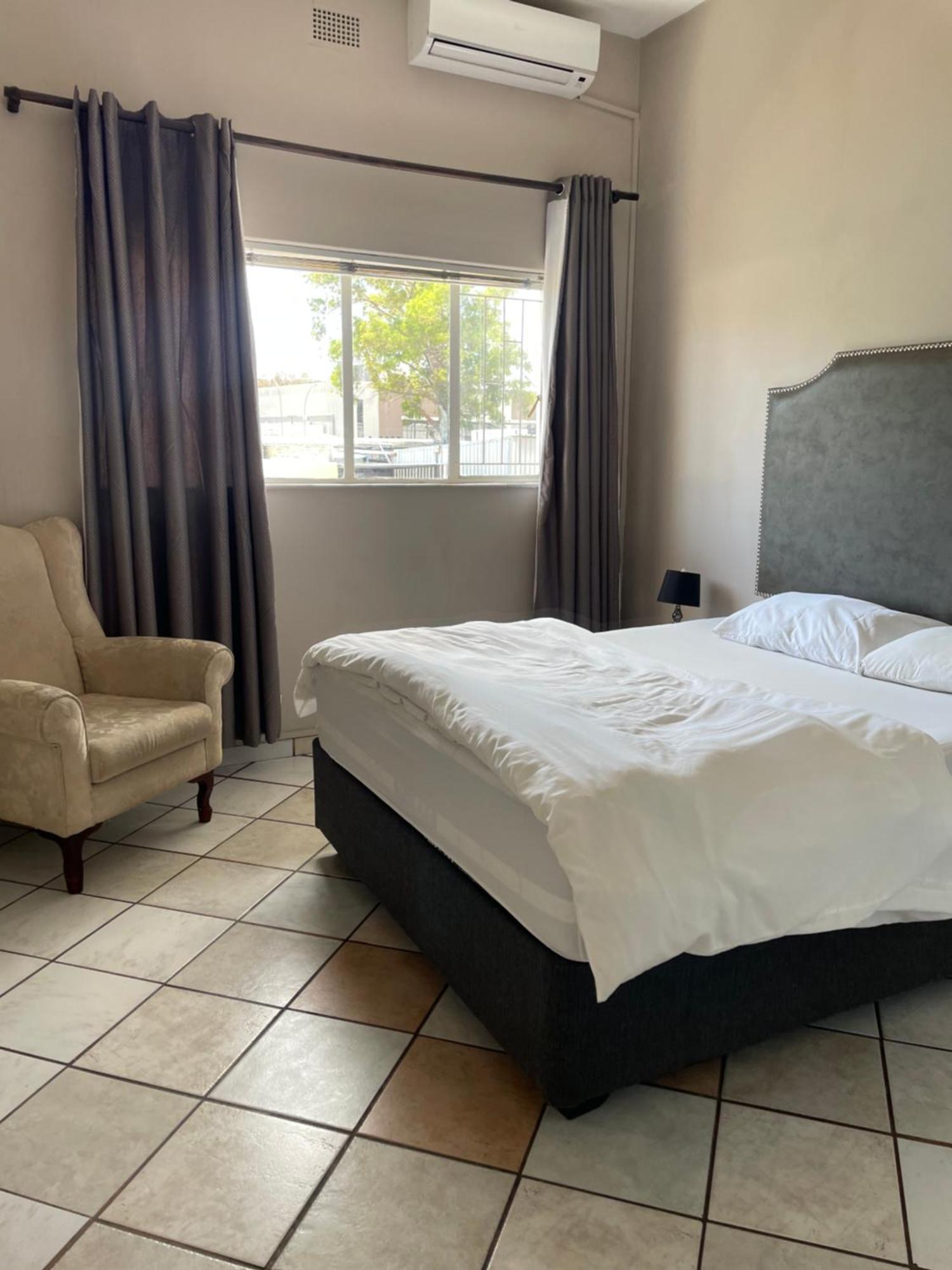 Stern Self Catering Apartments Windhoek Bagian luar foto