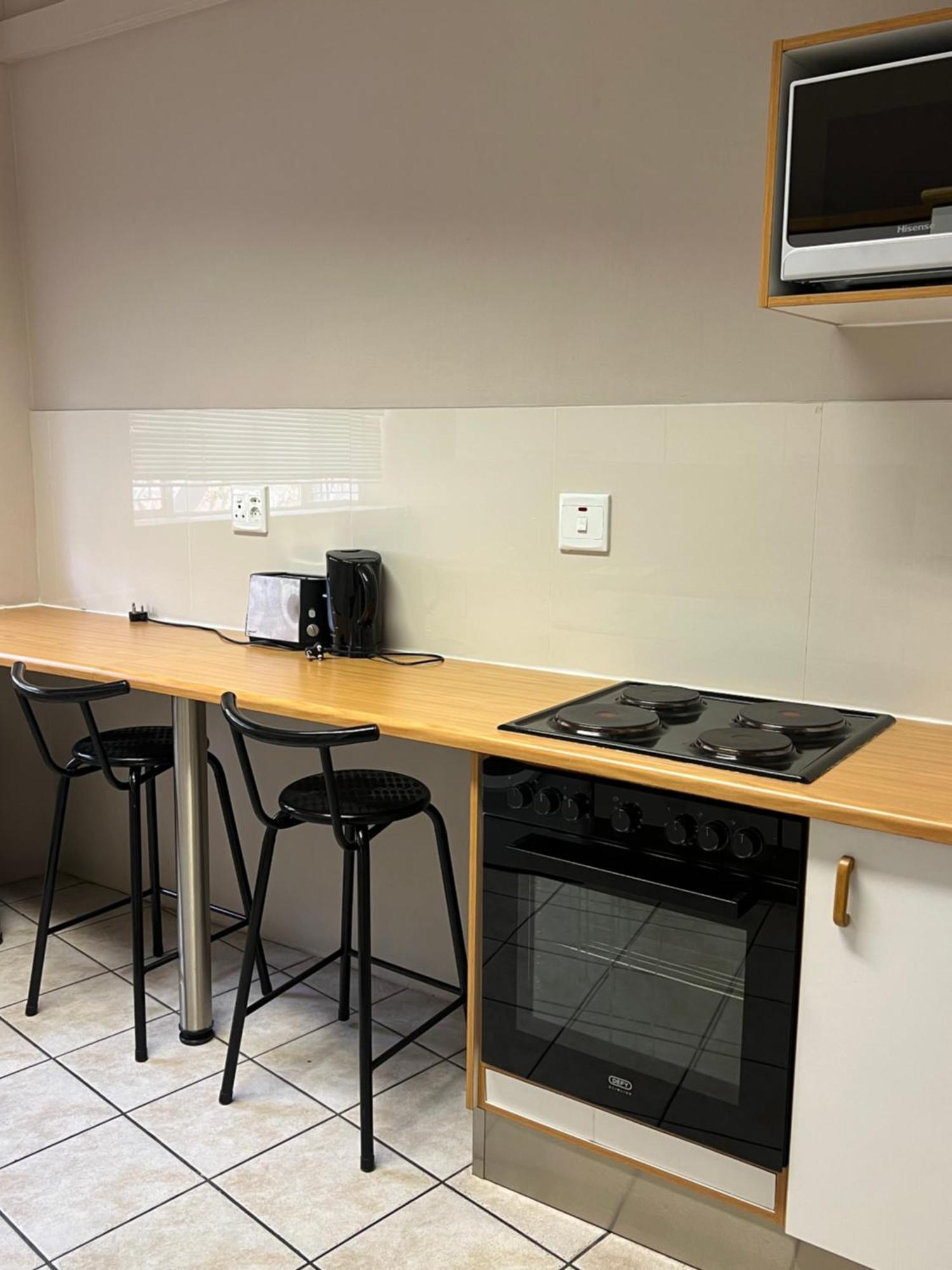 Stern Self Catering Apartments Windhoek Bagian luar foto