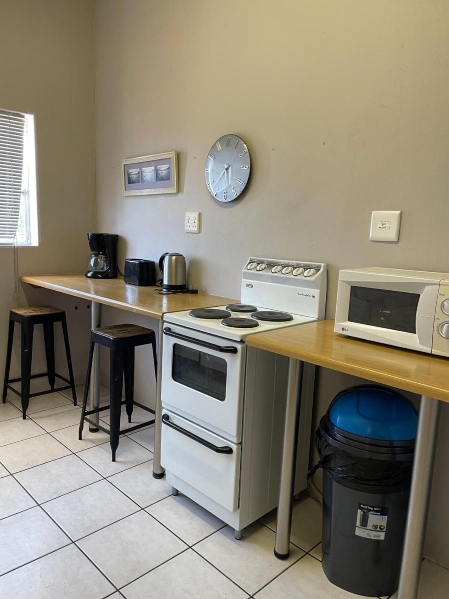 Stern Self Catering Apartments Windhoek Bagian luar foto