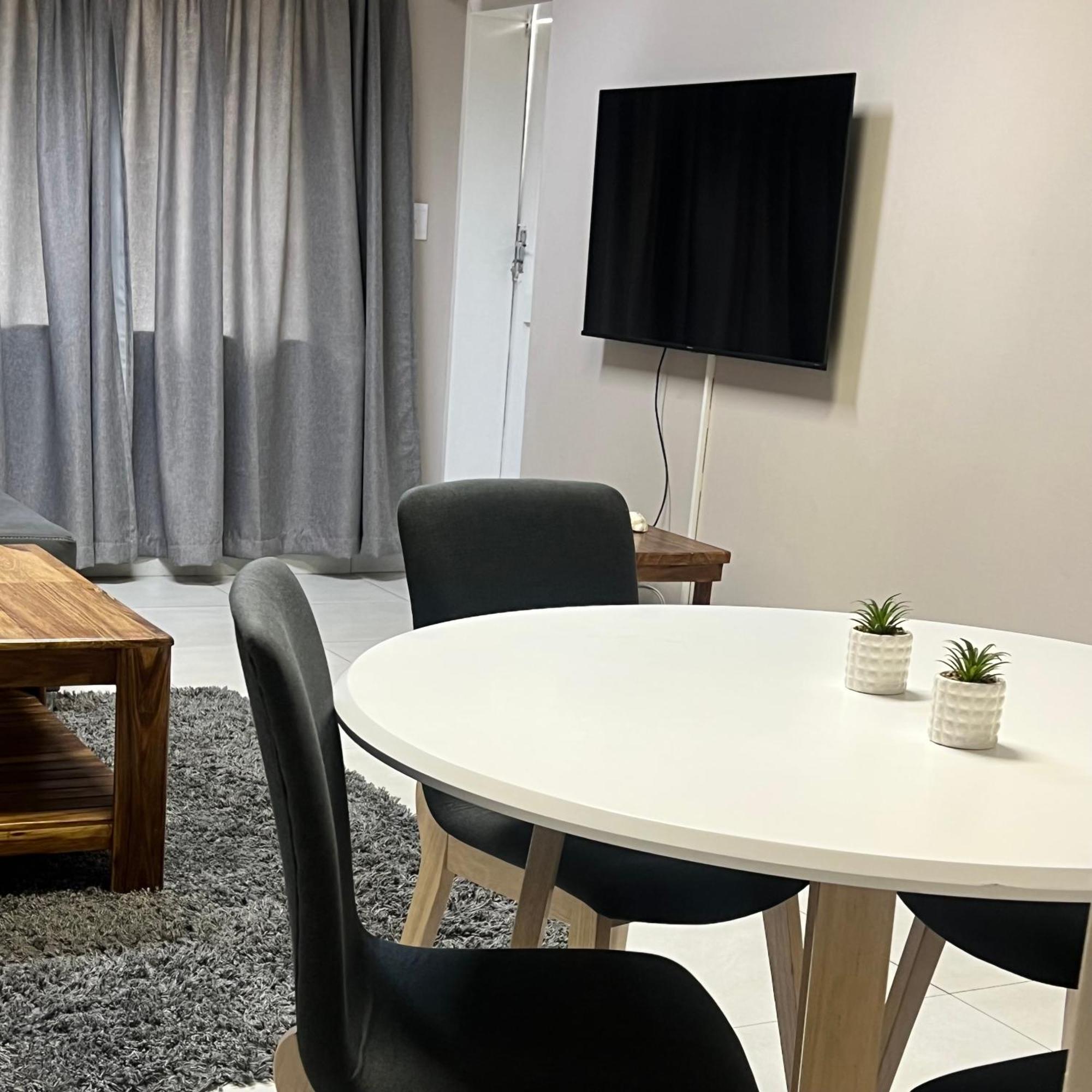 Stern Self Catering Apartments Windhoek Bagian luar foto