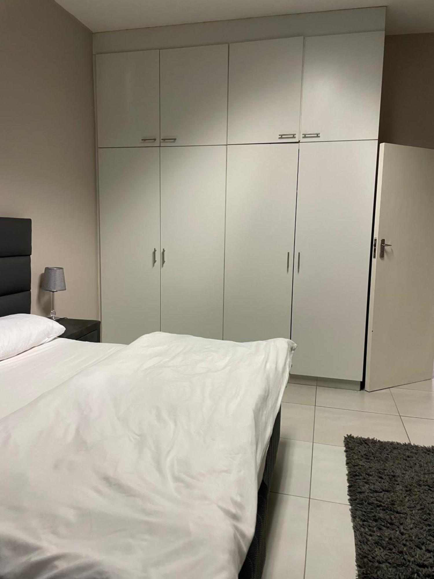Stern Self Catering Apartments Windhoek Bagian luar foto