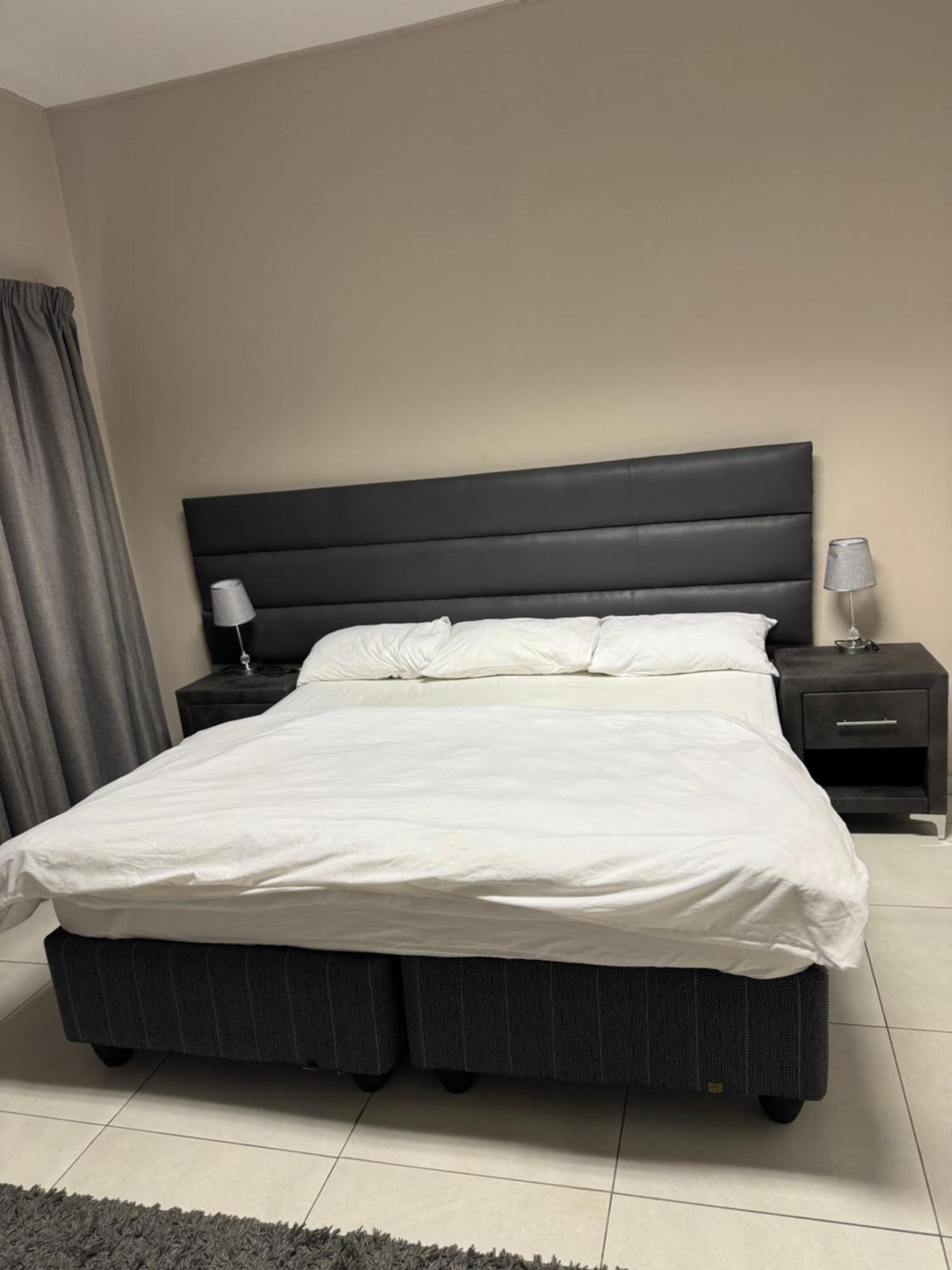 Stern Self Catering Apartments Windhoek Bagian luar foto