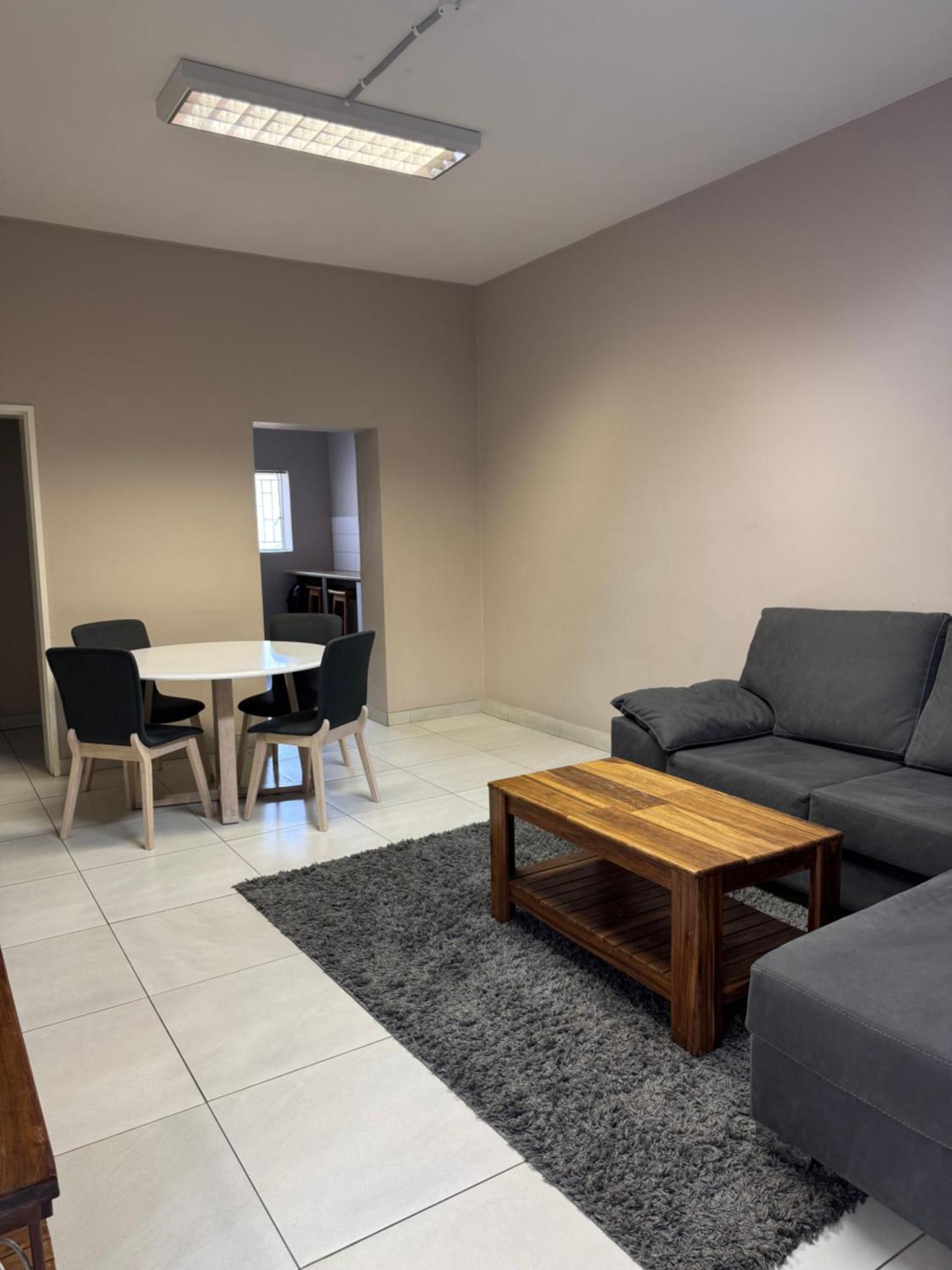 Stern Self Catering Apartments Windhoek Bagian luar foto
