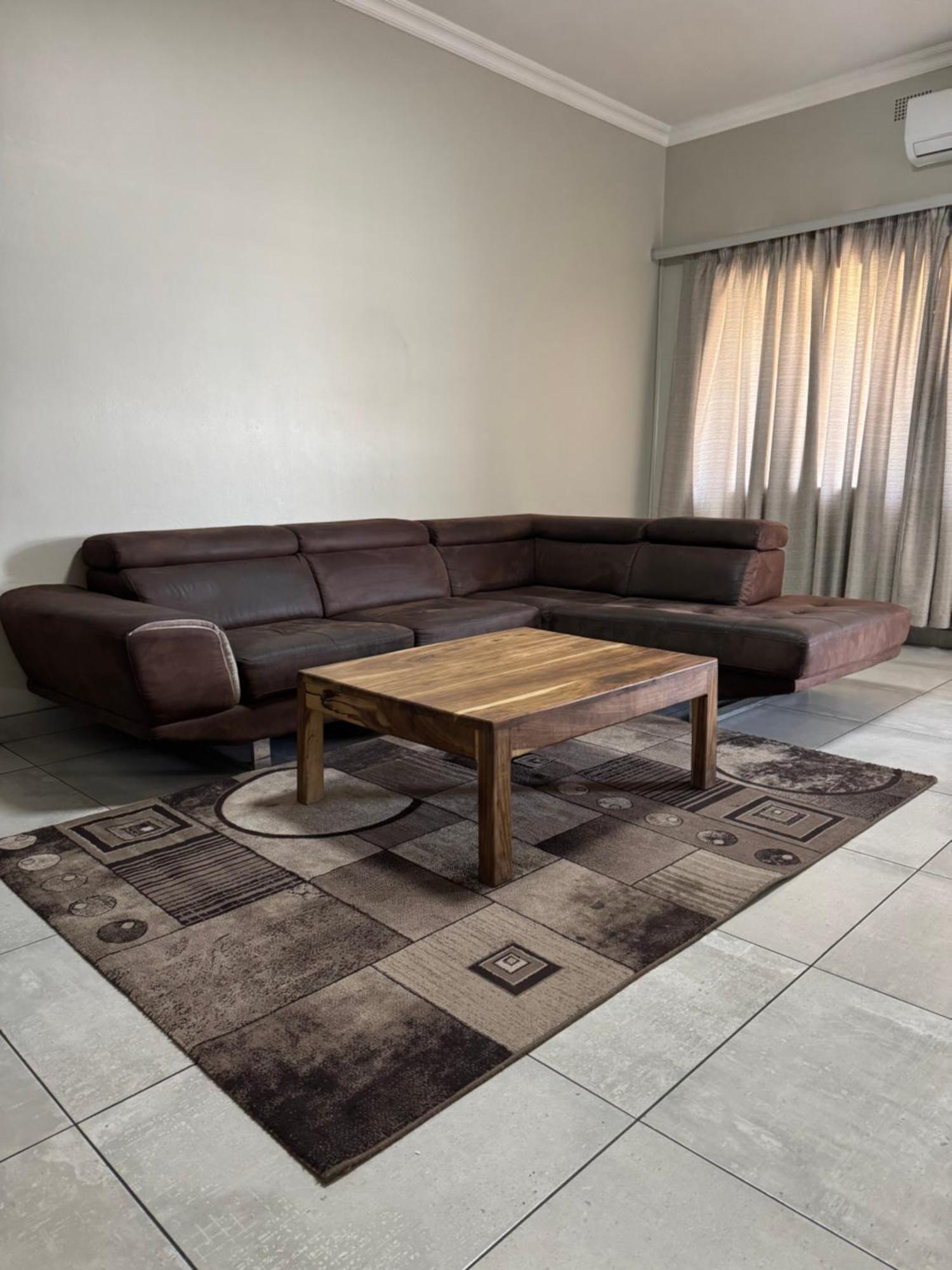Stern Self Catering Apartments Windhoek Bagian luar foto